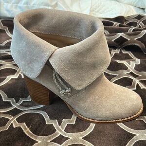 Women's Suede Ankle Boots - Tan